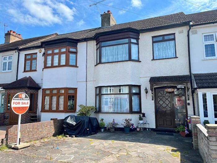 3 Bedroom Terraced House For Sale In Hillcrest Road, Hornchurch, RM11