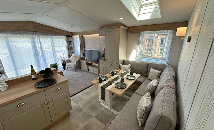 3 Bedroom Mobile/park Home For Sale In Moor Lane, Nottage, Porthcawl, CF36