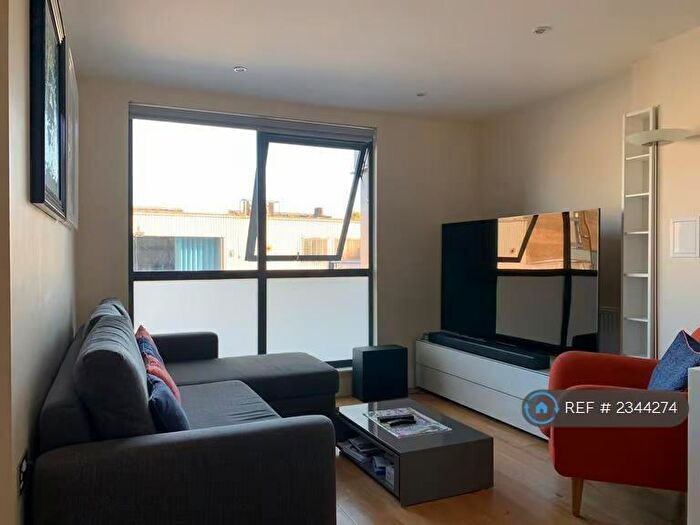 2 Bedroom Flat To Rent In Jupiter House, London, E16