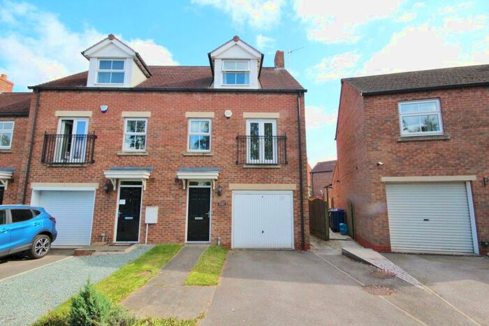 3 Bedroom Town House To Rent In Alder Close, Selby, YO8