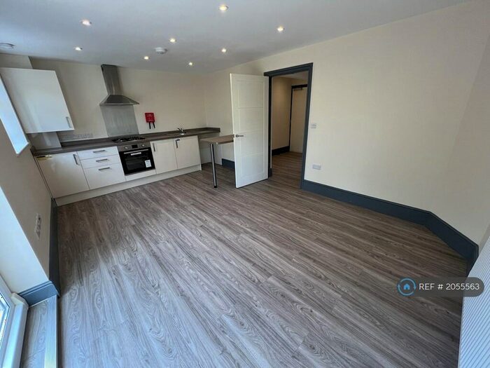 1 Bedroom Flat To Rent In Room (With Private Garden), Leicester, LE2