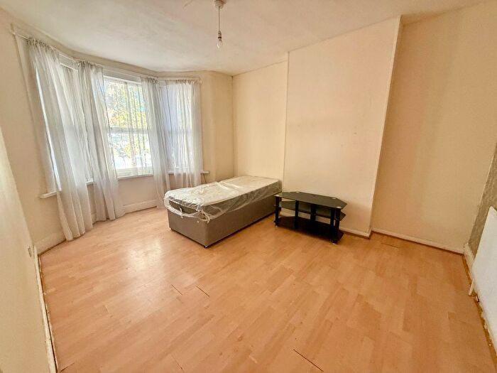 2 Bedroom Flat To Rent In Prince Regent Lane, London, E13