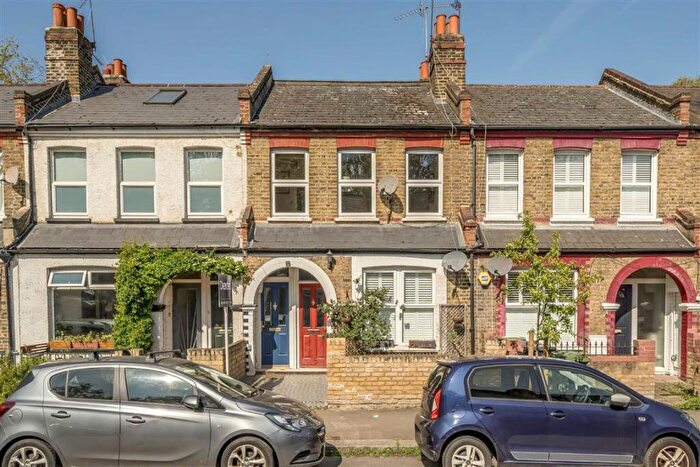 2 Bedroom Flat For Sale In Malyons Road, Lewisham, SE13