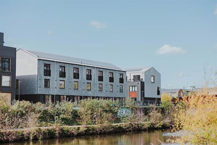 3 Bedroom Town House For Sale In Spring Walk, Climate Innovation District, Leeds, LS10