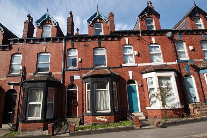 6 Bedroom Terraced House To Rent In Hessle Place, Hyde Park, Leeds, LS6