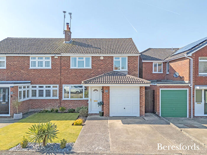 3 Bedroom Semi-Detached House For Sale In Tiplers Bridge, Ramsden Heath, CM11
