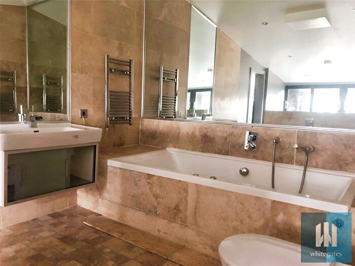 2 Bedroom Flat To Rent In Britannia Buildings, St Peters Street, Huddersfield, HD1