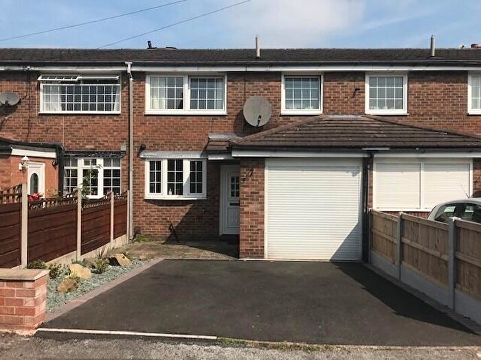 3 Bedroom Mews To Rent In Surrey Drive, Congleton, CW12