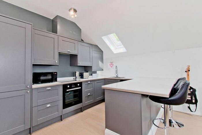 2 Bedroom Flat To Rent In Modern Bedroom Apartment With Parking, Grove Hill Road, Tunbridge Wells, TN1