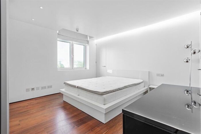 1 Bedroom Flat To Rent In Albert Embankment, Vauxhall, London, SE1