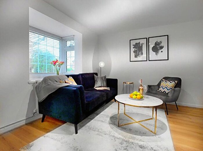 2 Bedroom Flat To Rent In Wokingham, RG41