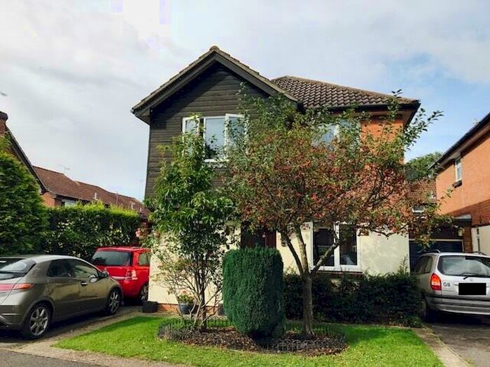 4 Bedroom House To Rent In Benedict Close, Romsey, SO51