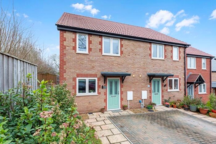 2 Bedroom End Of Terrace House For Sale In Maycroft, Bourton, Gillingham, SP8