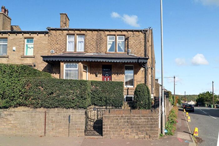 4 Bedroom End Of Terrace House For Sale In Halifax Road, Huddersfield, HD3