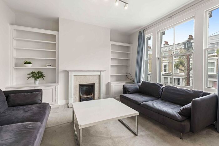 3 Bedroom Maisonette For Sale In Barclay Road, Fulham, SW6