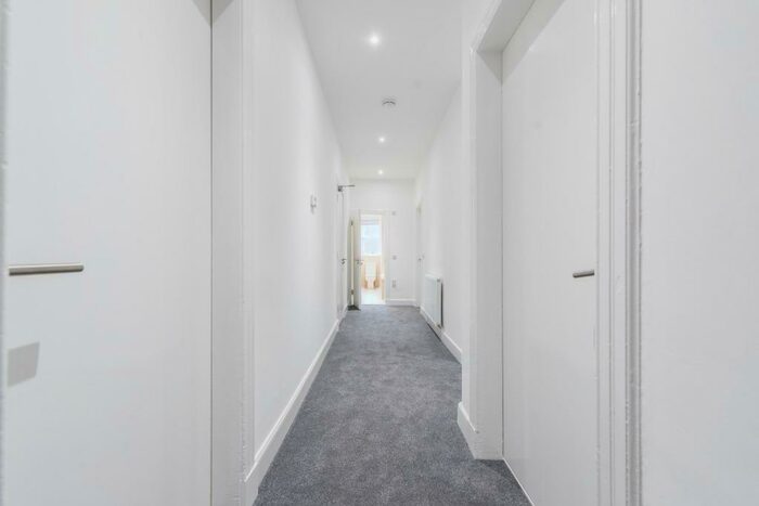 2 Bedroom Flat To Rent In Millar Crescent, Morningside, Edinburgh, EH10