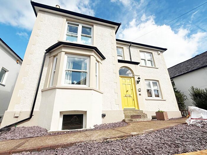 5 Bedroom Detached House To Rent In Grovehill Road, Redhill, RH1