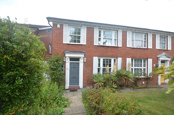 3 Bedroom Terraced House To Rent In Springpark Drive, Beckenham, BR3