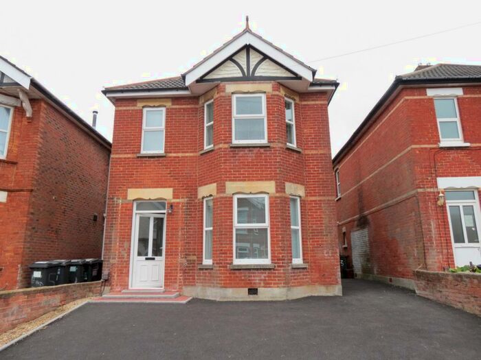 6 Bedroom House To Rent In Bedroom Detached House In Winton, BH9