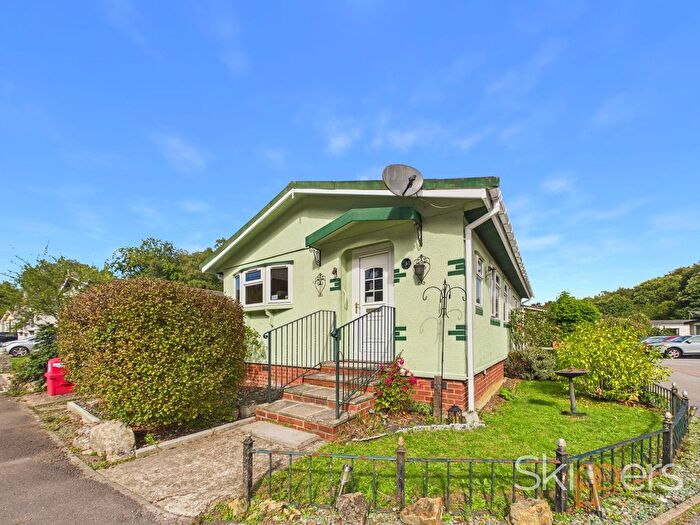 2 Bedroom Park Home For Sale In Canterbury Road, Charing, TN27