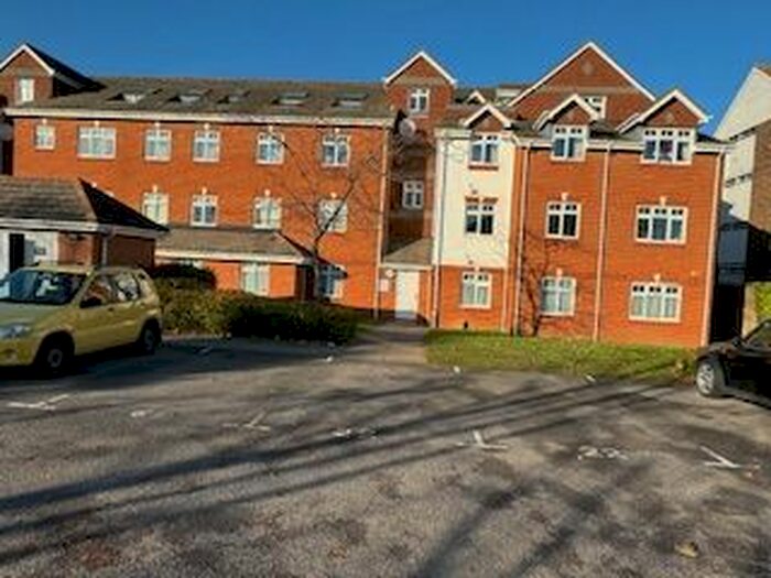 2 Bedroom Flat To Rent In Silchester Court, - London Road, Ashford, Surrey, TW15