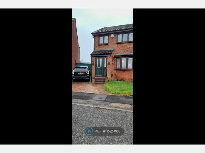 3 Bedroom Semi-Detached House To Rent In Leygreen Close, Luton, LU2