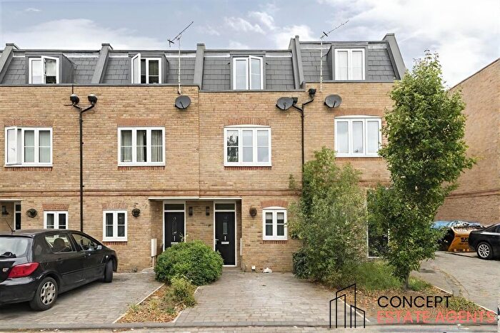 3 Bedroom Terraced House To Rent In Hepdon Mews, Tooting Broadway, SW17