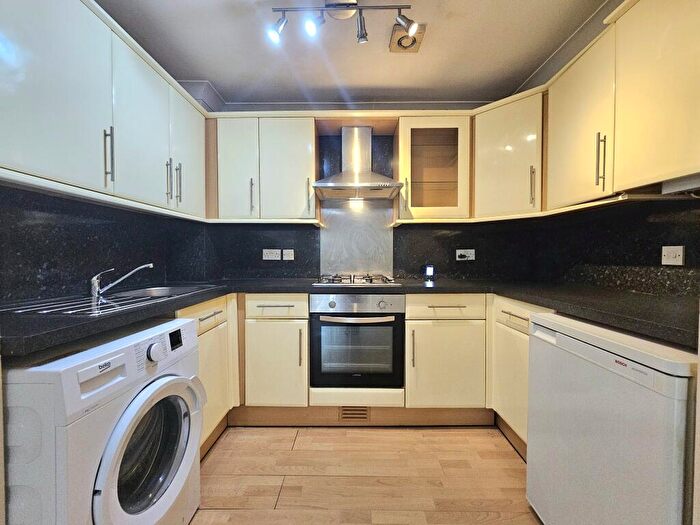 2 Bedroom Flat To Rent In Simpsons Place, Ringers Road, Bromley, BR1