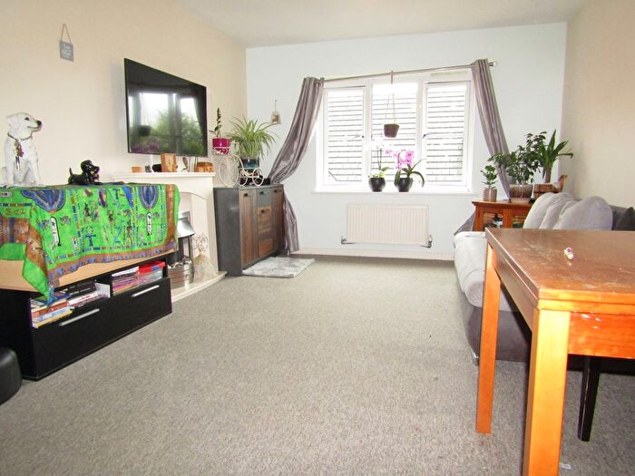 2 Bedroom Flat For Sale In Akers Court High Street, Waltham Cross, EN8