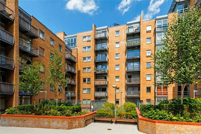1 Bedroom Flat To Rent In Lowry House, Canary Central, Cassilis Road, E14