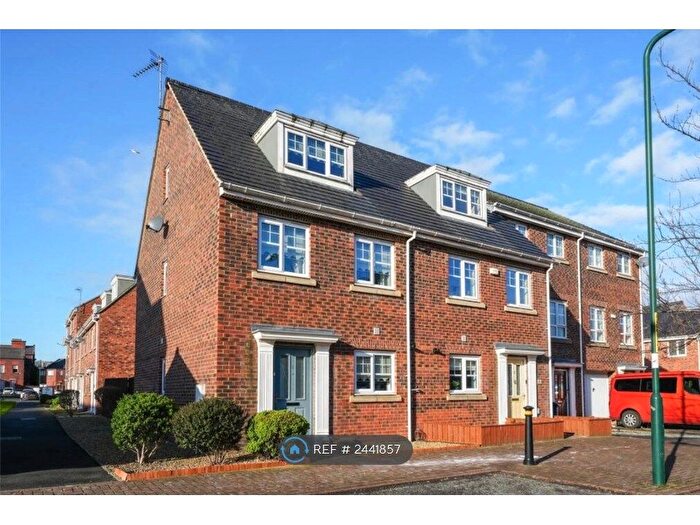 3 Bedroom End Of Terrace House To Rent In Market Walk, Jarrow, NE32