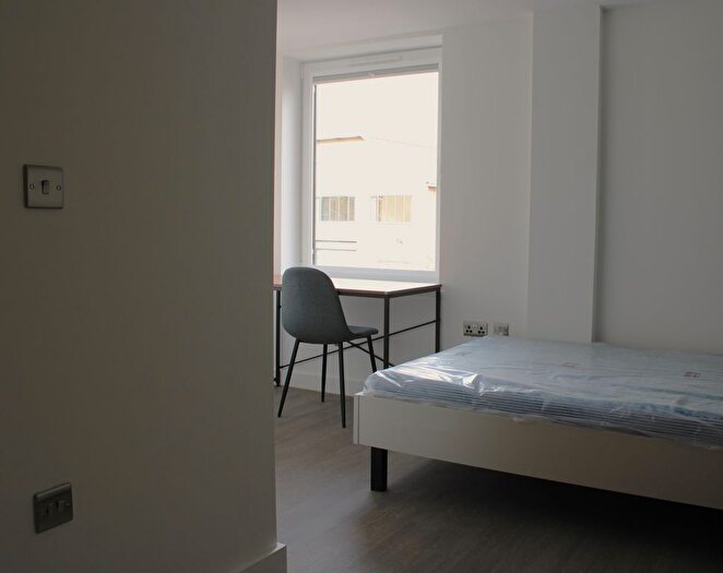 5 Bedroom Flat To Rent In Lower Bristol Road, Bath, BA2