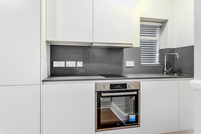 Studio To Rent In Fordwych Road, London, NW2