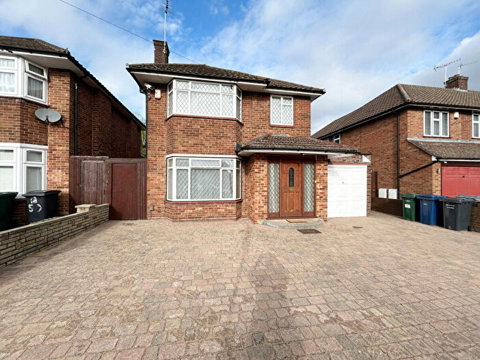 3 Bedroom Detached House To Rent In Hartland Drive, Edgware, HA8