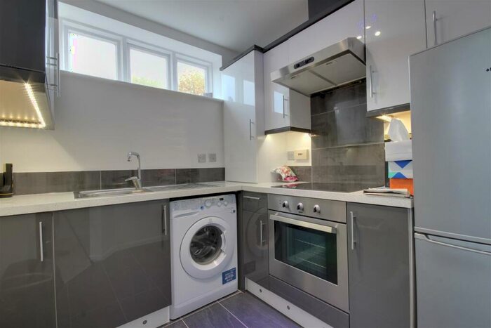 1 Bedroom Flat To Rent In Pennington Drive, London, N21