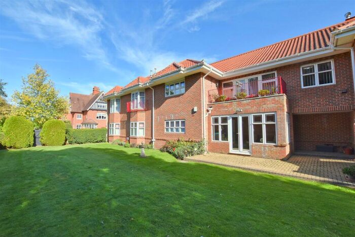 3 Bedroom Apartment To Rent In Sutherland Court Gardens, Cromer, NR27
