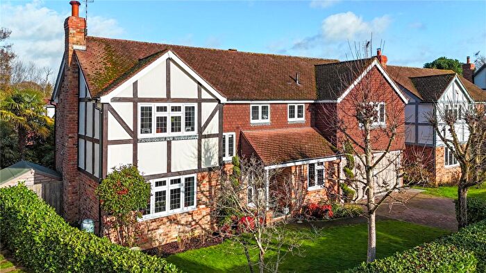 4 Bedroom Detached House For Sale In Barber Close, Hurst, Reading, RG10