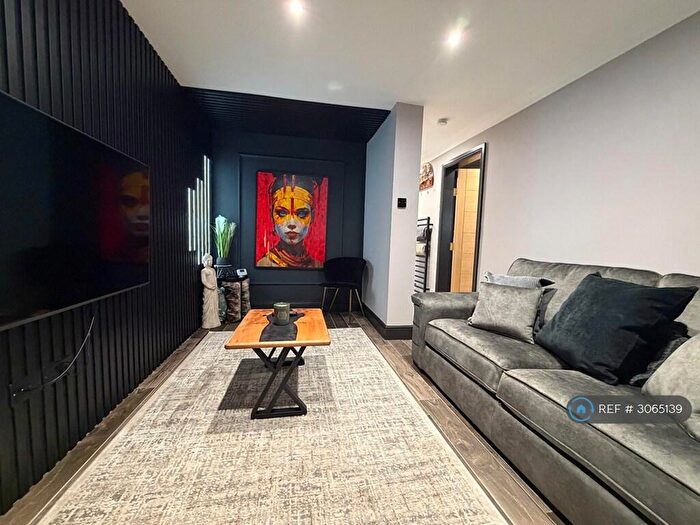 1 Bedroom Flat To Rent In Len Cox Walk, Manchester, M4