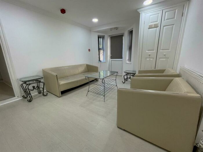 3 Bedroom Flat To Rent In Richmond Road, Cardiff, CF24