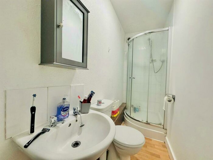 5 Bedroom House To Rent In Midland Avenue, Nottingham, NG7