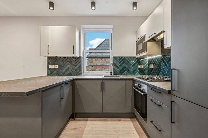 1 Bedroom Flat For Sale In Lennards Court, Chiswick High Road, Chiswick, London, W4