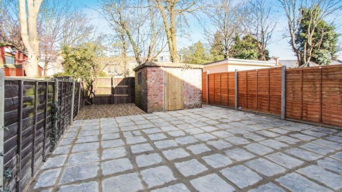 3 Bedroom Flat To Rent In Churchfield Avenue, Finchley, N12