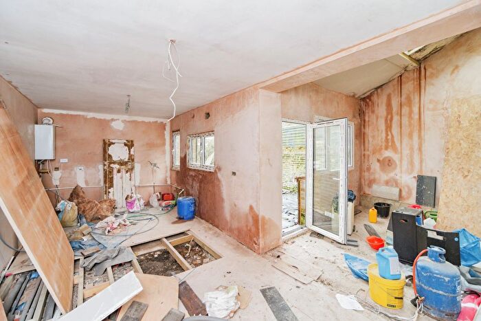 3 Bedroom Terraced House For Sale In Plum Lane, London, SE18