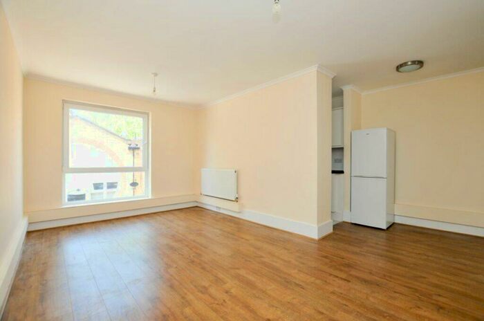 1 Bedroom Flat To Rent In Bedroom Flat &# Lonsdale Place, Islington, N1