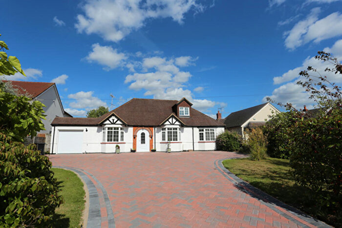 4 Bedroom Detached Bungalow For Sale In Butts Hill Road, Woodley, Reading, RG5