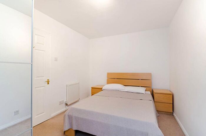 3 Bedroom Flat To Rent In Maple Road, Surbiton, KT6