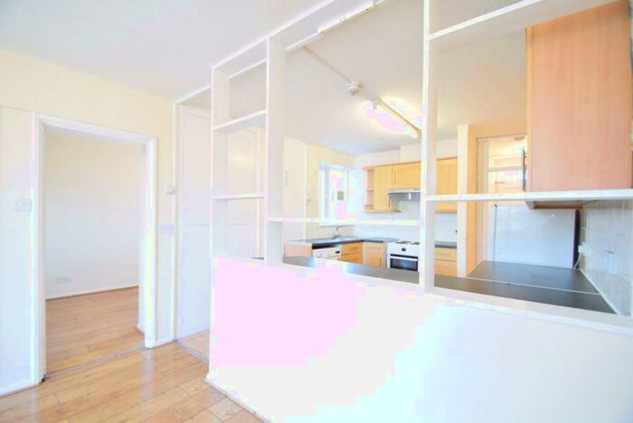 2 Bedroom Flat To Rent In Pettits Lane North, Romford, RM1