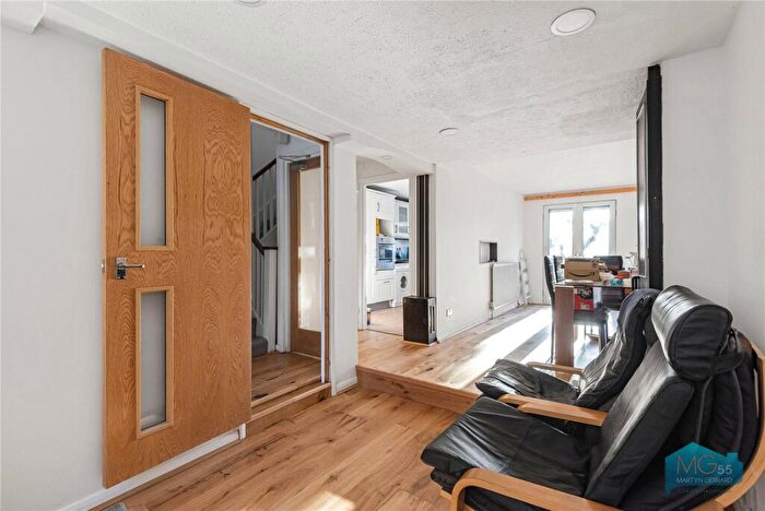 4 Bedroom Terraced House To Rent In Oakview Gardens, East Finchley, London, N2