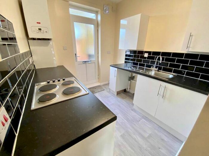 2 Bedroom Flat To Rent In Towngate, Mapplewell, Barnsley, S75