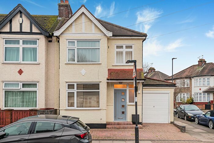 3 Bedroom End Of Terrace House For Sale In Lincoln Road, Enfield, EN1